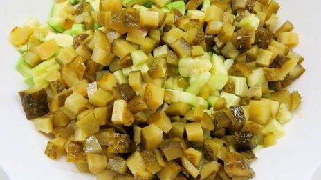 современный оливье с авокадо