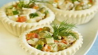 Тарталетки с салатом Оливье