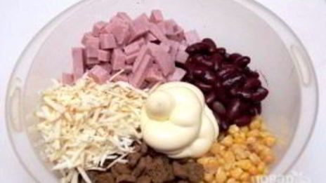 овощной салат с фасолью и кукурузой