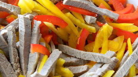 овощной салат с говядиной