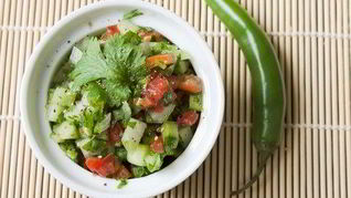 Салат из авокадо и огурца по-индийски