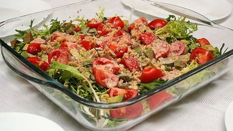 салат из авокадо и рукколы