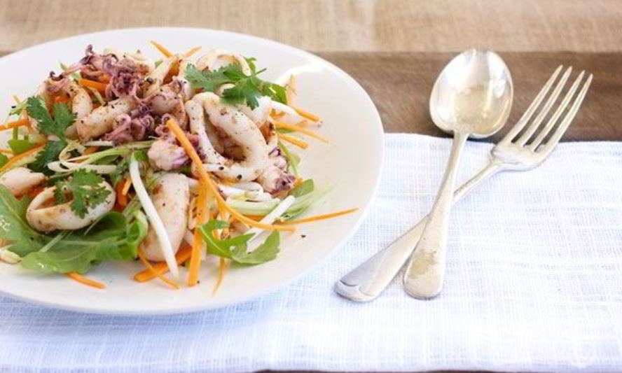 Рецепт салата из кальмаров и огурцов