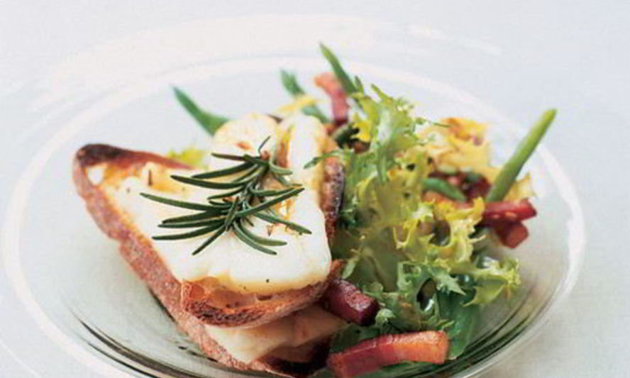 Рецепт салата из халлуми, панчетты и фасоли