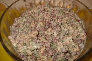 Салат из красной фасоли с сухариками