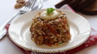 Салат из куриной грудки и шампиньонов