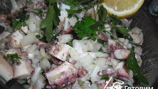 Салат из осьминога Хтаподи