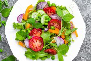 Салат из помидоров с мятой