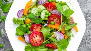 Салат из помидоров с мятой