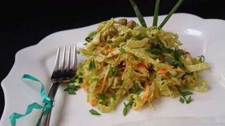салат из савойской капусты с горошком и морковью