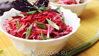 Салат из свежей свеклы, моркови и капусты