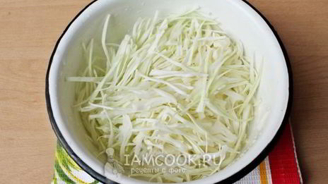 салат из свежей свеклы, моркови и капусты