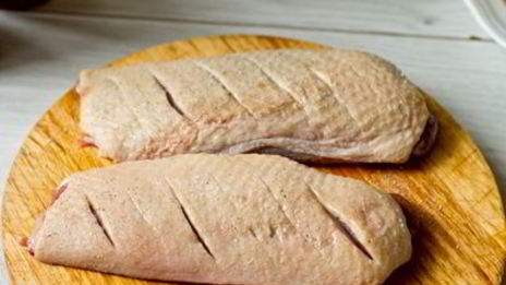 салат из утки с припущенными помидорами черри