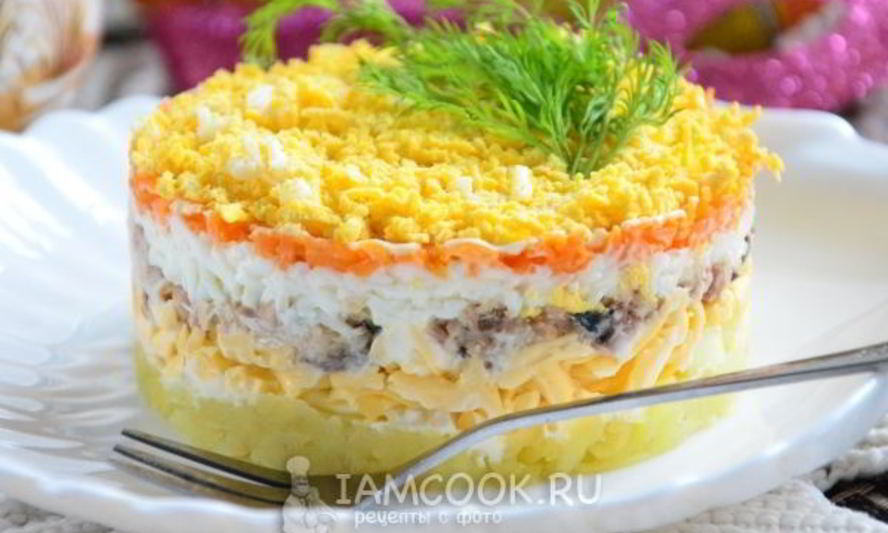 Рецепт салата мимоза с консервами и сыром