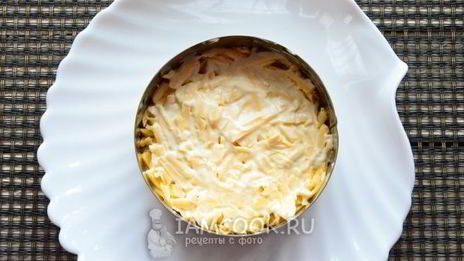 салат мимоза с консервами и сыром