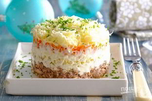 Салат Мимоза с консервированной сайрой