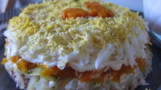 Салат Мимоза с маринованным огурцом