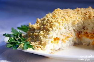 Салат Мимоза с сыром и маслом