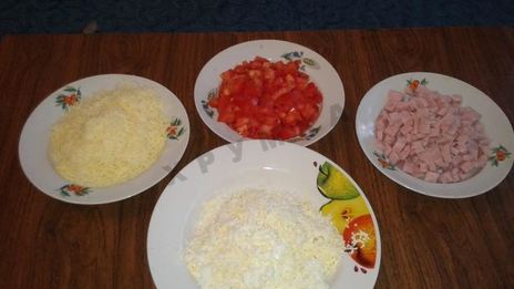 салат нежный с ветчиной