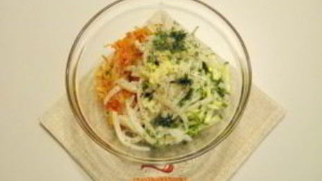 салат новогодний с кальмарами