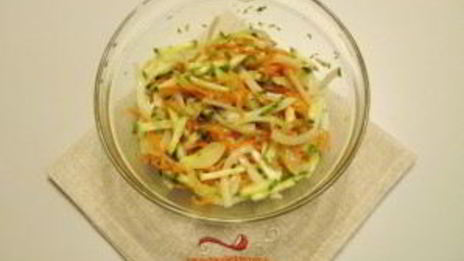 салат новогодний с кальмарами