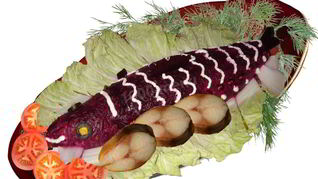 Копченая скумбрия под шубой рулетом