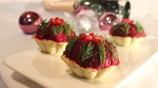 Селедка под шубой в картофельных корзинках