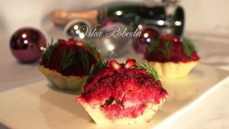 селедка под шубой в картофельных корзинках