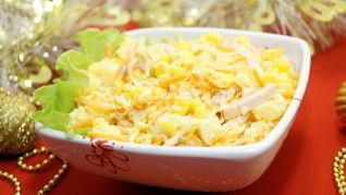 Салат с ананасами Лис