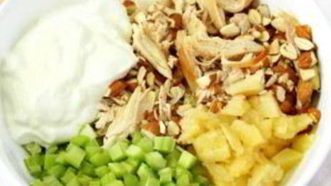 салат с ананасом и курицей