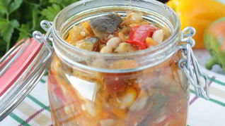 Салат с баклажанами и фасолью