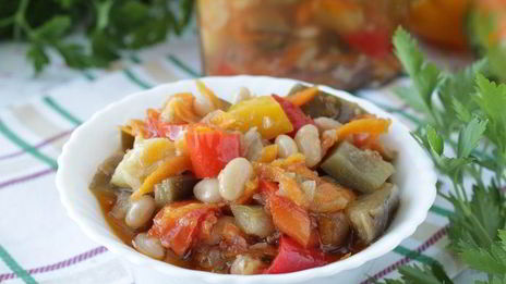 салат с баклажанами и фасолью