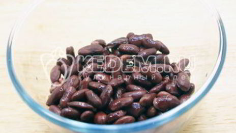 салат с красной фасолью и кедровыми орешками