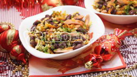 салат с красной фасолью и кедровыми орешками