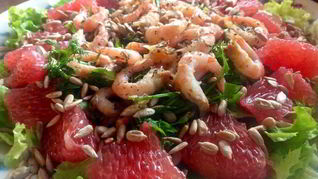 Салат с креветками и грейфрутом