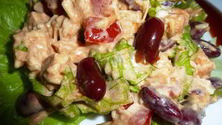 Салат с куриной грудкой и фасолью консервированной