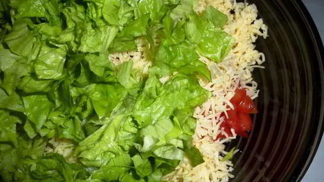 салат с куриной грудкой и фасолью консервированной