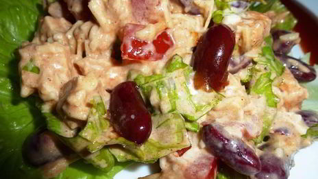 салат с куриной грудкой и фасолью консервированной