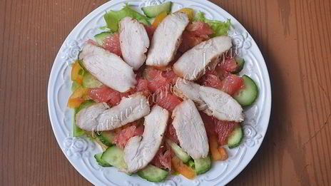 салат с курицей и грейпфрутом