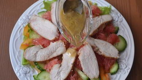 салат с курицей и грейпфрутом