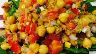 Салат с нутом и тунцом