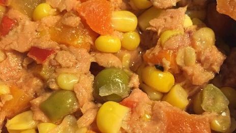 салат с нутом и тунцом