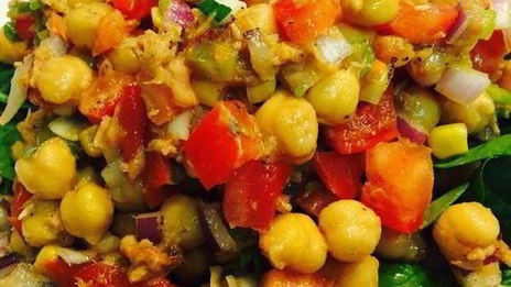 салат с нутом и тунцом