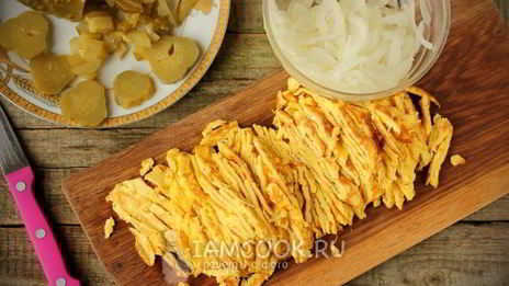 салат с омлетом