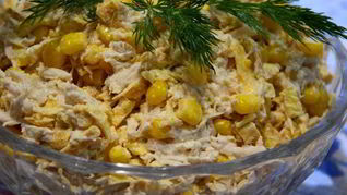 Салат с яичными блинчиками