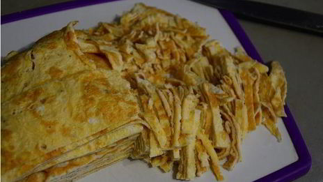 салат с яичными блинчиками