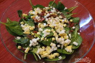 Салат со шпинатом и яйцом