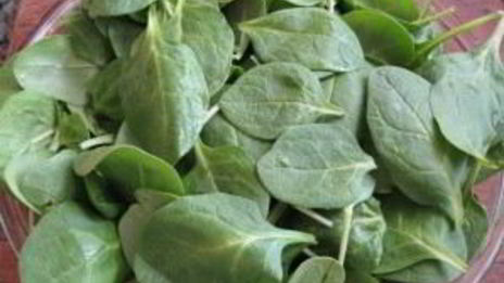 салат со шпинатом и яйцом