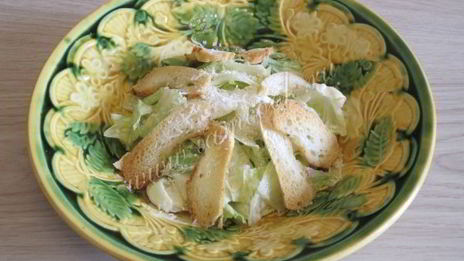 салат цезарь классический