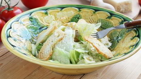 салат цезарь классический